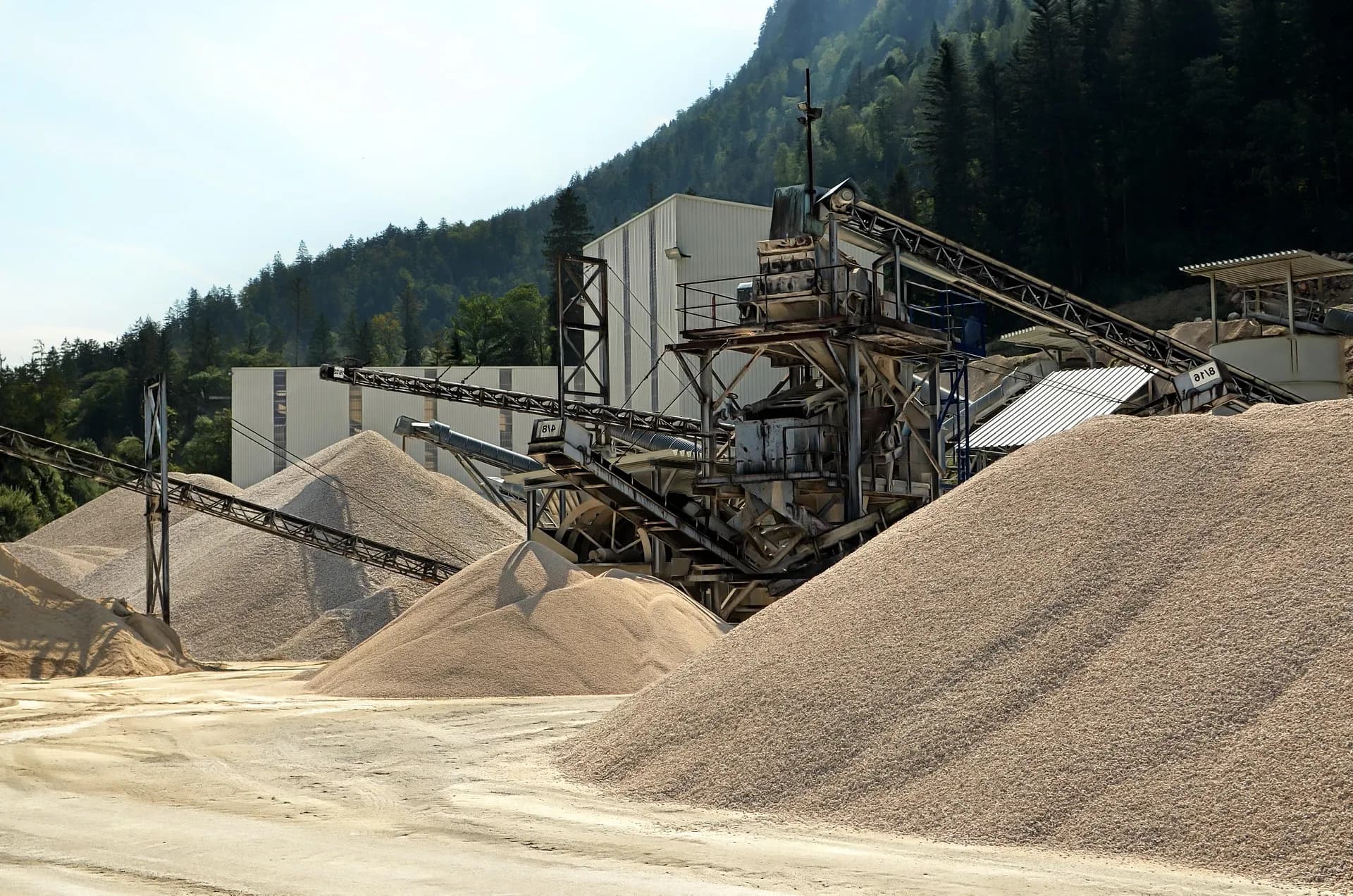 Lotus Machinery Stone Crushing Equipment